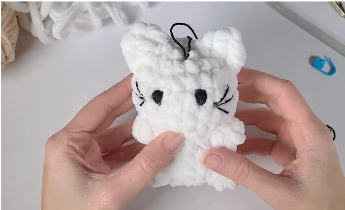 Adorable No-Sew Cat Amigurumi Pattern