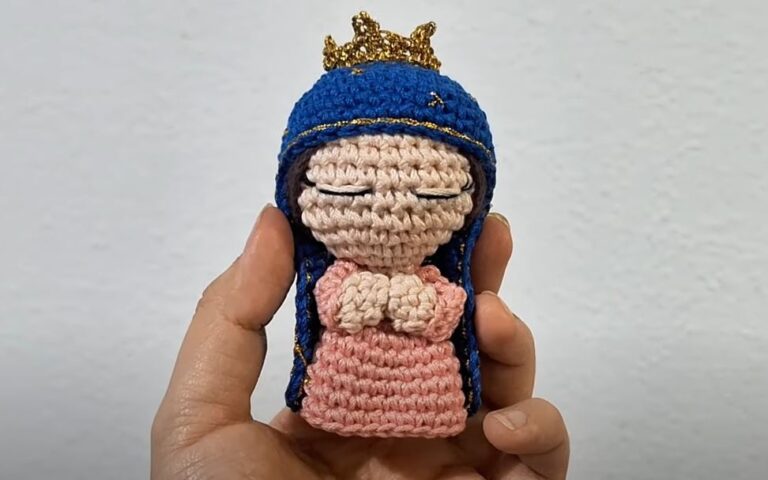 How to Crochet a Mini Virgen of Guadalupe