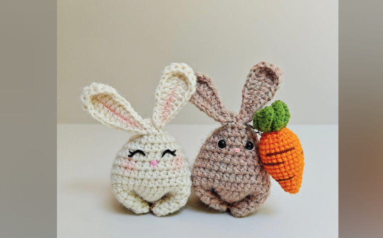 Crochet a Cute Bunny with a Small Carrot