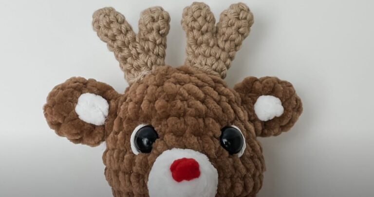 Simple and Professional Guide to Making a Crochet Reindeer