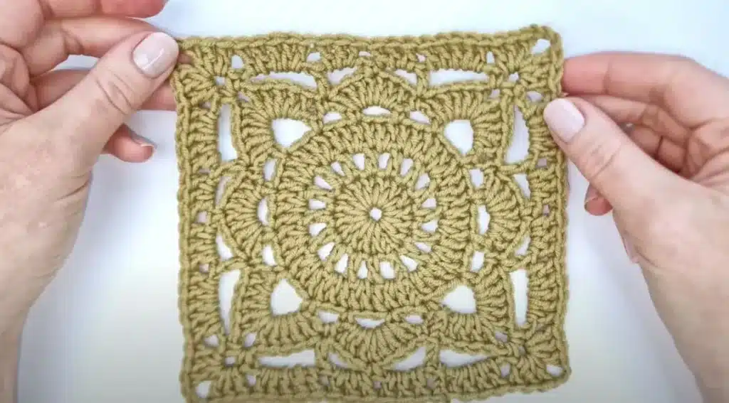 How to Crochet the Elegant Willow Granny Square: A Step-by-Step Guide