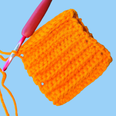 Using yarn needle to cinch pumpkin end