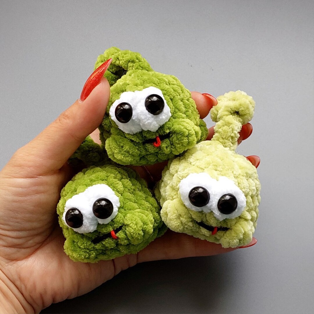 Free Crochet Pattern: Adorable Om Nom Keychain