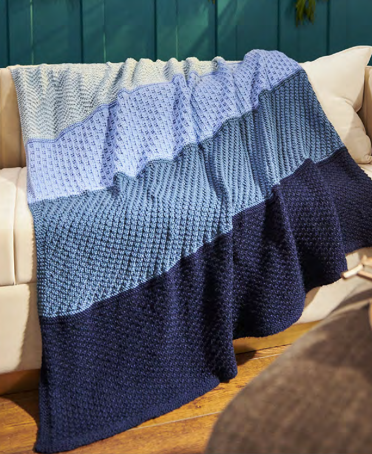 Free Crochet Pattern: Stylish Cool Throw!