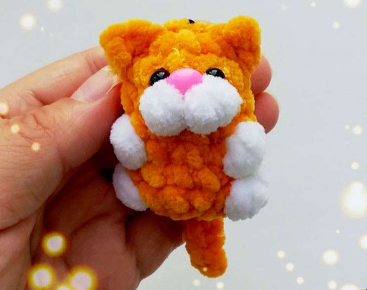 Free Crochet Pattern: Adorable KOMIK Cat!