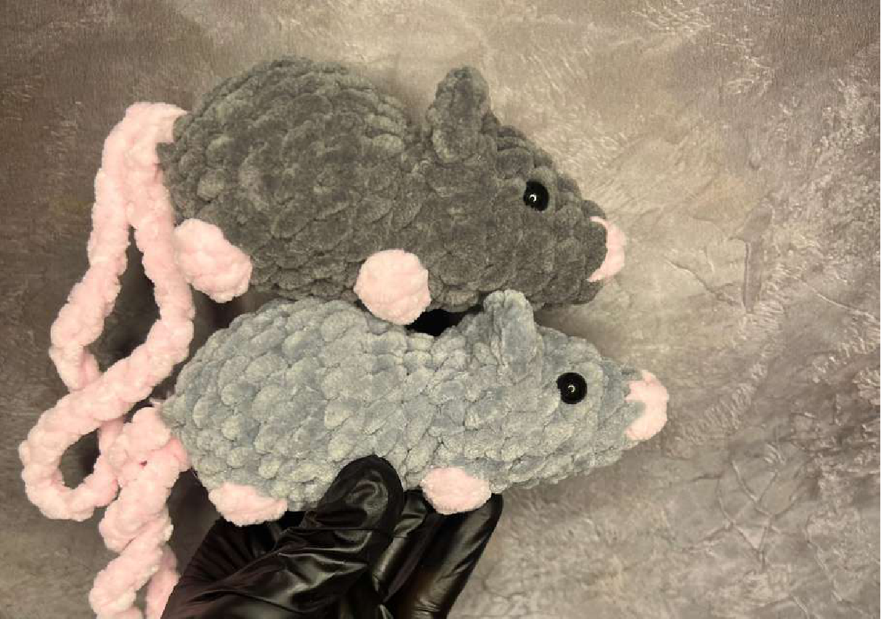 Two crocheted mice, one dark grey and one light grey, showing variations in muzzle length and leg positioning.