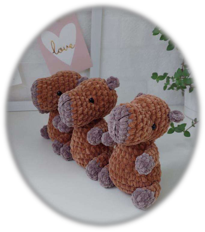 Side view of the finished capybara toy