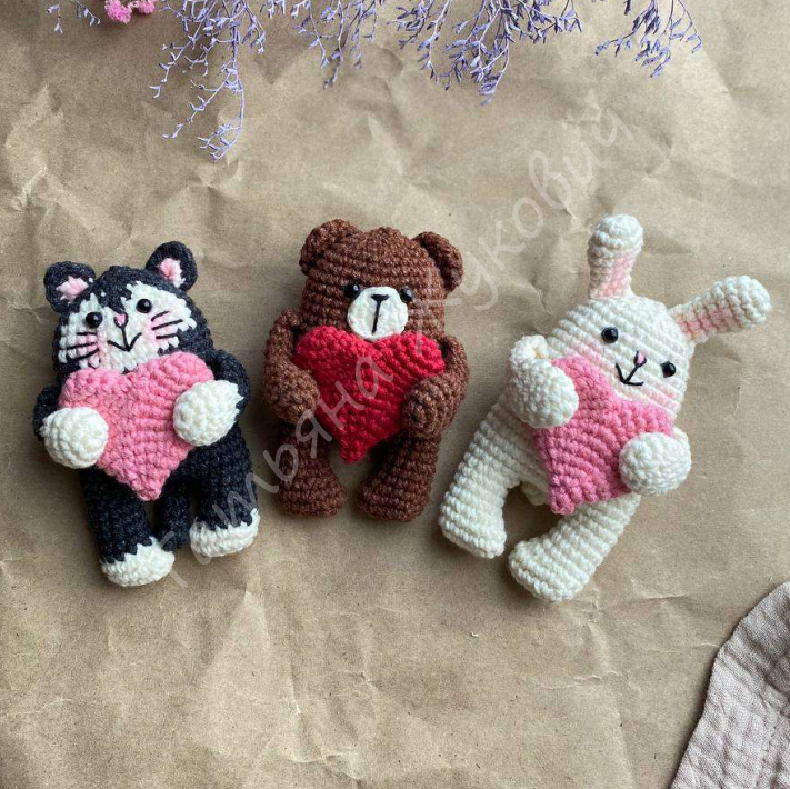 Free Pattern: Crochet Adorable Valentine’s Bear, Bunny, Cat Magnets.