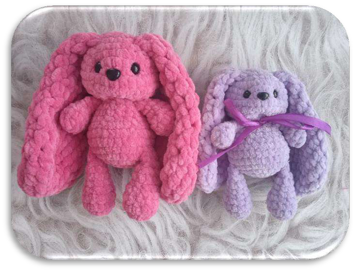 Crochet bunny with a bow