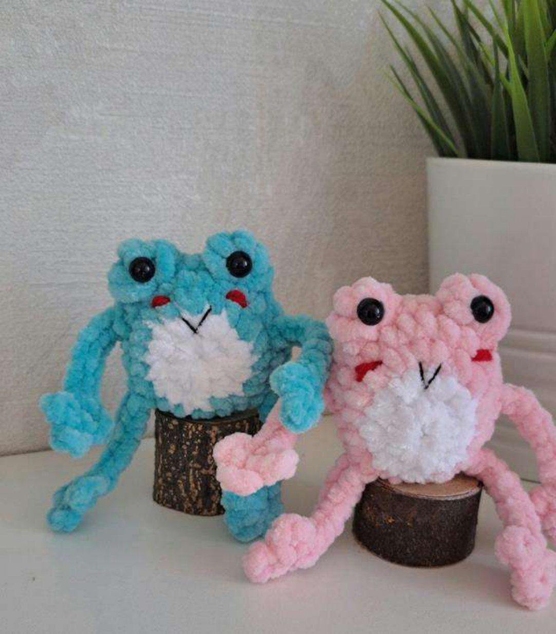Crochet A Cute Froggie Keychain: Free Pattern!