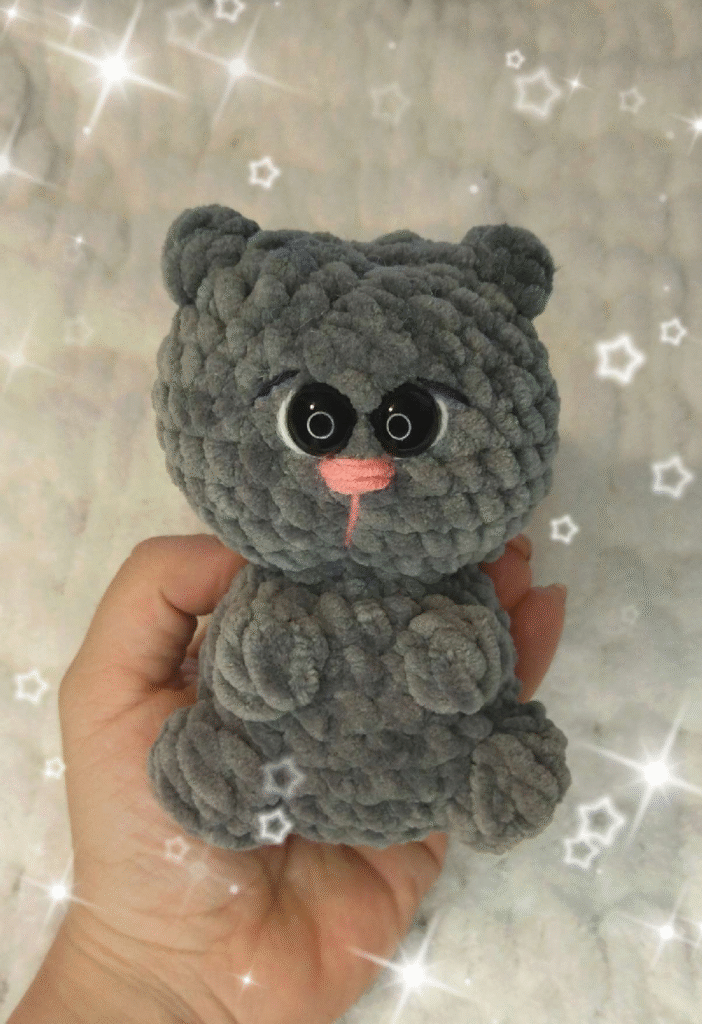 Crochet Adorable Mini-Kitten: Free Pattern!