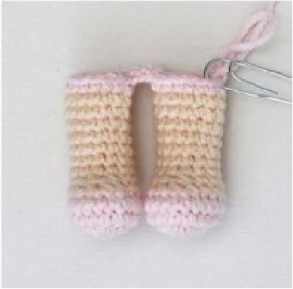 Crochet doll leg with marker