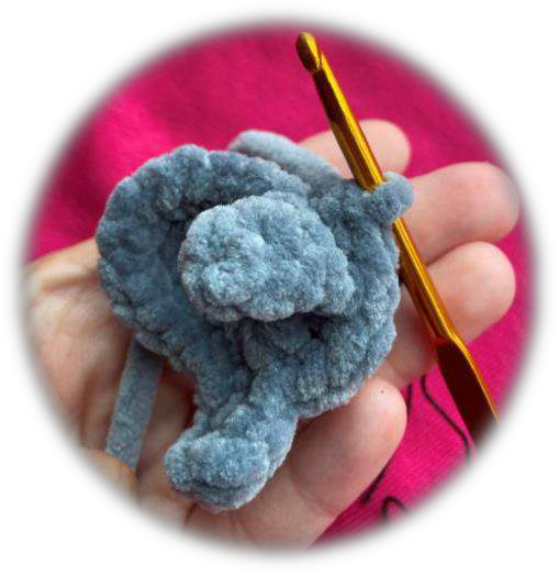 Diagram for eye placement on Igogoshka crochet pattern