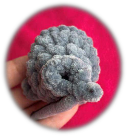 Starting the skirt of the Igogoshka crochet pattern