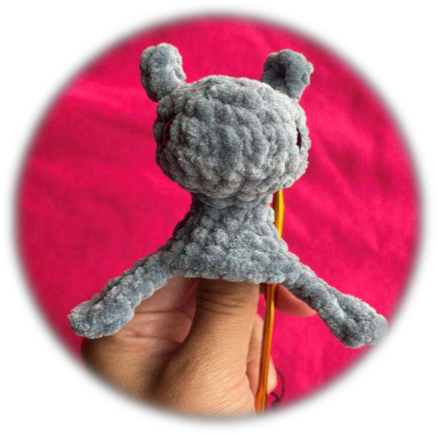 Finished skirt section of the crochet Igogoshka