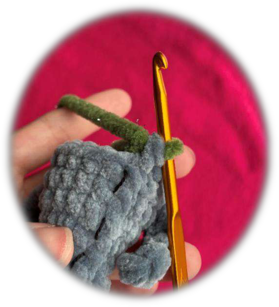 Igogoshka body taking shape with two paws