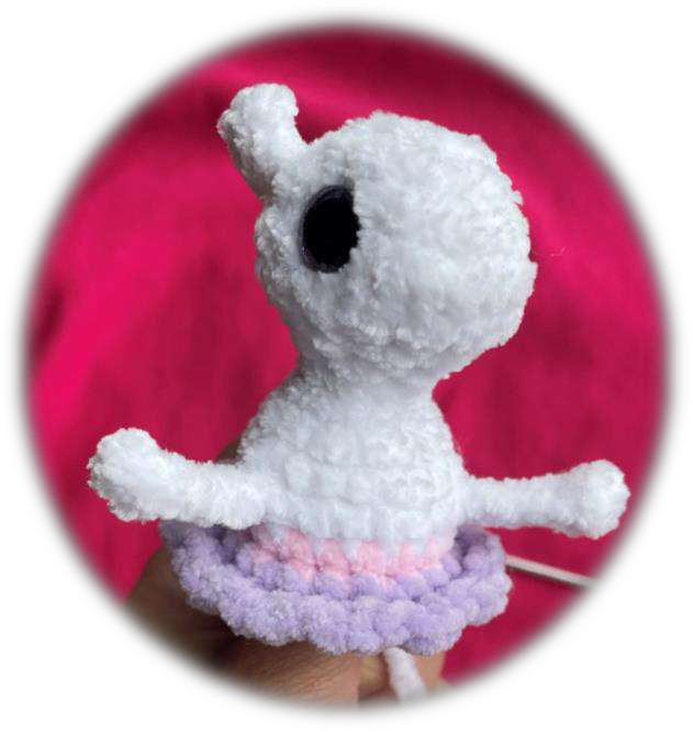 Closing the bottom of the Igogoshka crochet toy