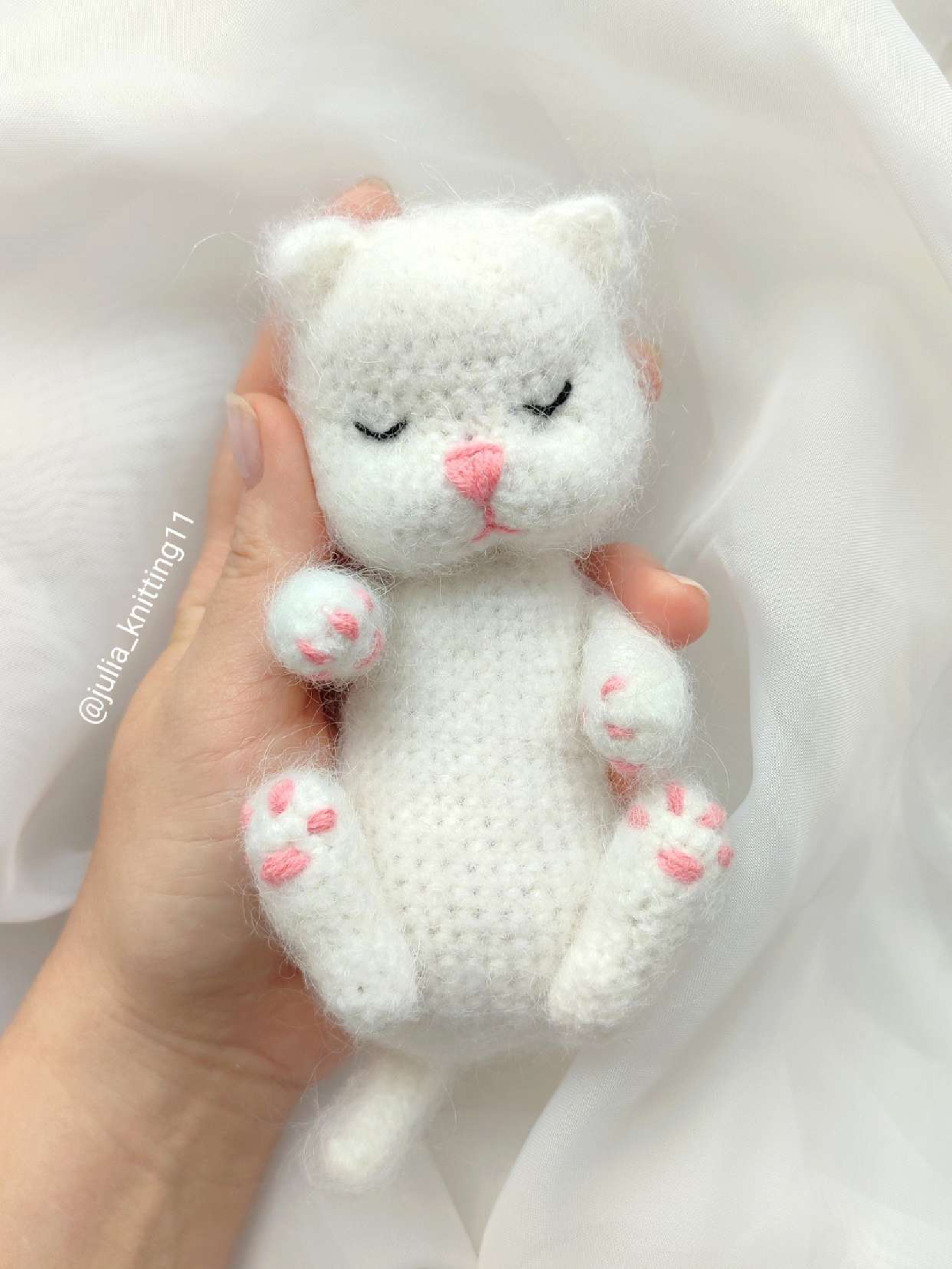 Crochet Your Own Fluffy Kitten Amigurumi
