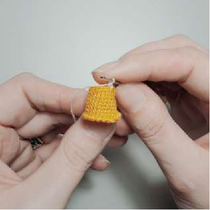 Edging the petals with single crochet