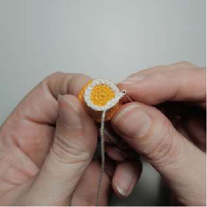 Starting the bottom petals base