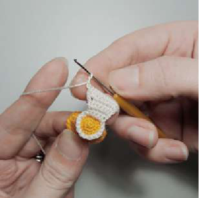 Crocheting the small center piece