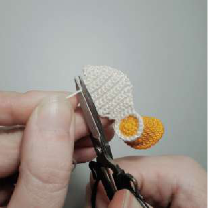 Placing the top petals onto the wire