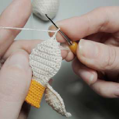 Edging the leaf with wire