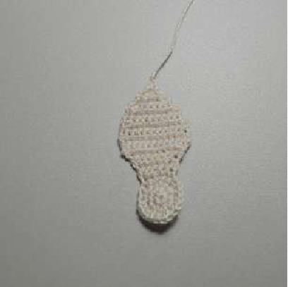 Final assembled crochet daffodil