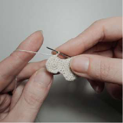 Additional image of the daffodil flower head