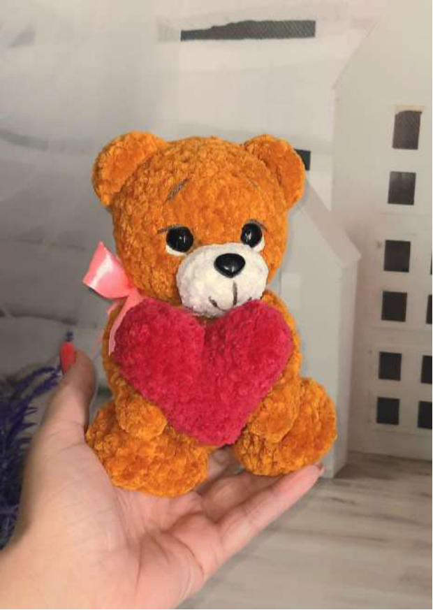 Huggable Valentine Bear: Free Crochet Pattern