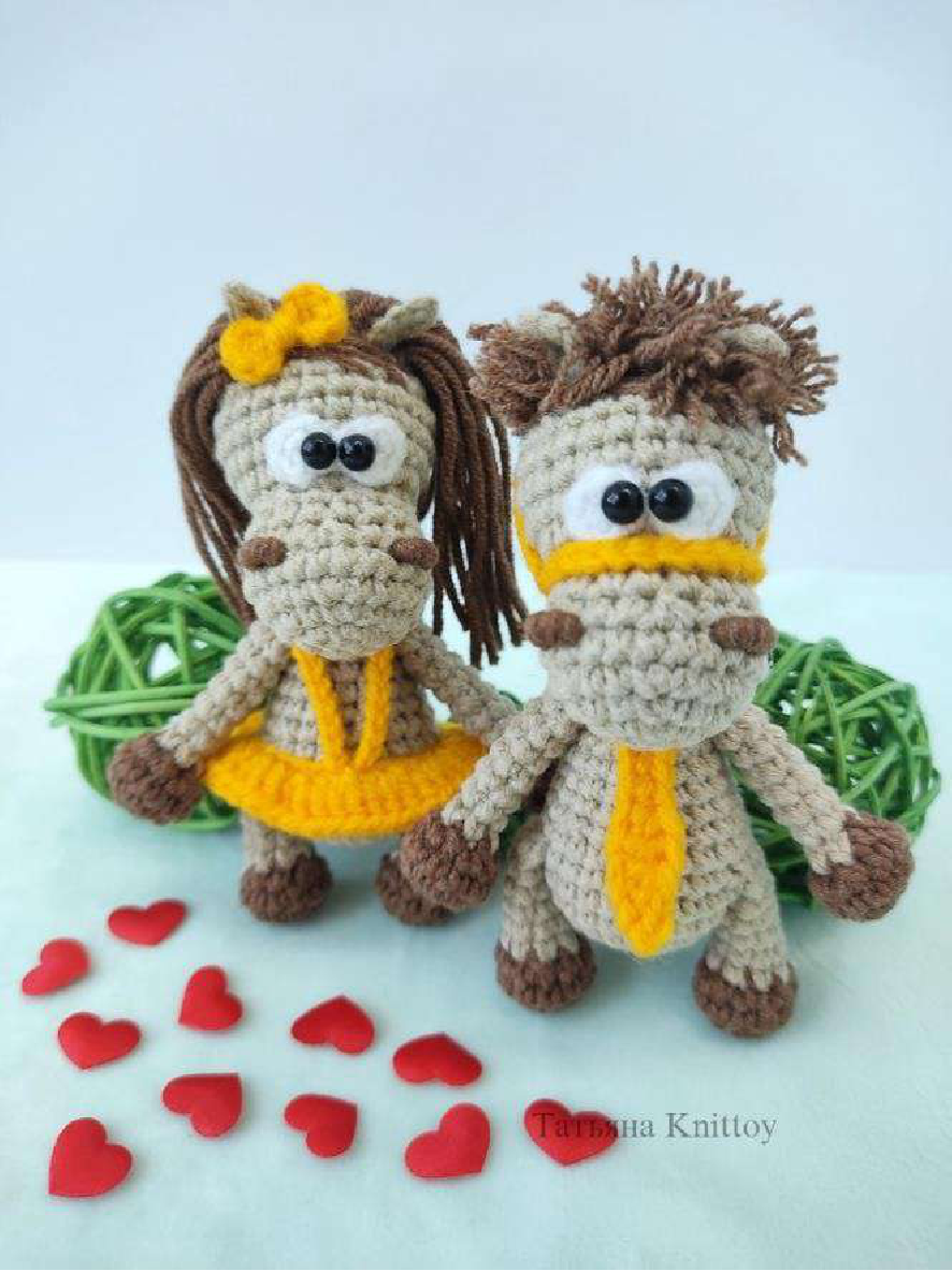 Crochet Your Adorable Seamless Pony Pair!