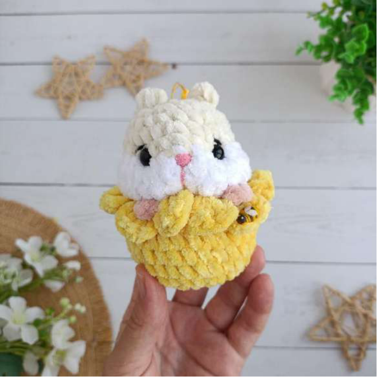 FREE Crochet Hamster Flower Keychain Pattern