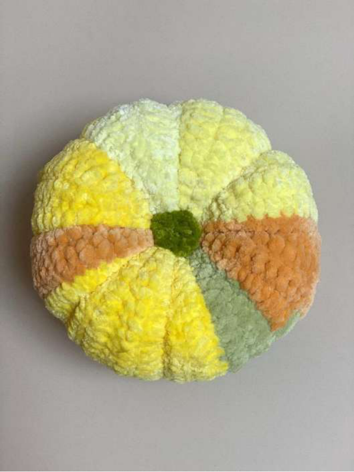 Crocheting the top stem