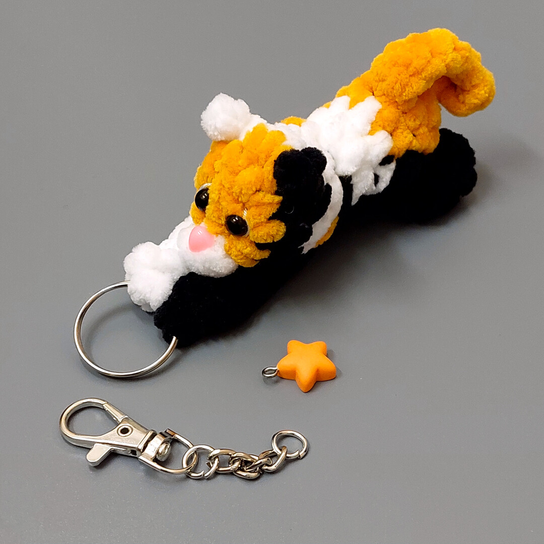 Free Pattern: The No-Sew “Mischievous Cat” Keychain