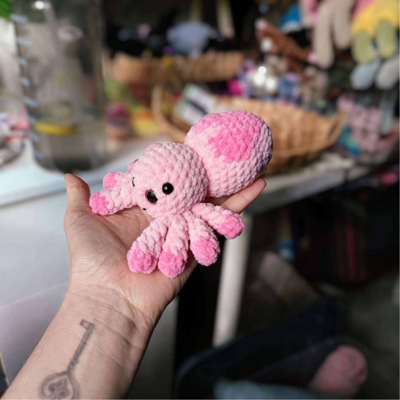 Crocheting the spider legs