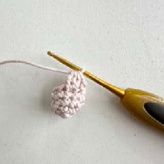 Flat rectangular crocheted piece for the ring clamp