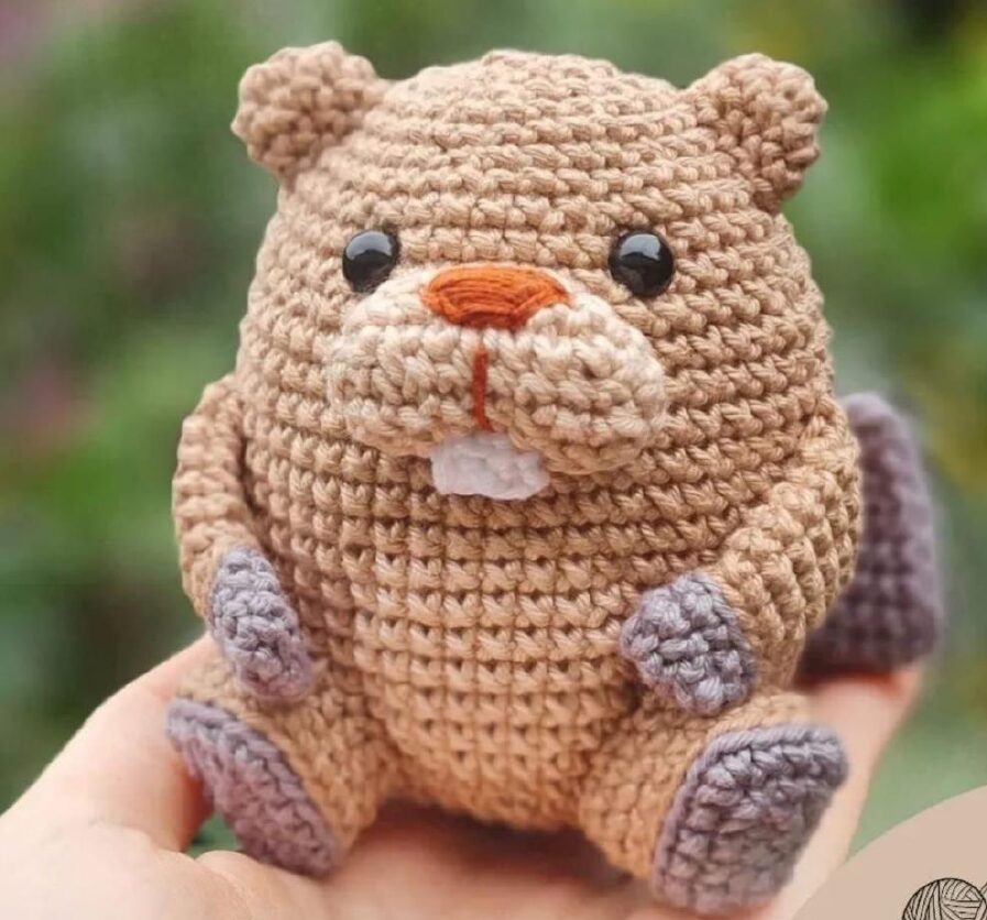 Another view of the finished Nestor the Beaver Amigurumi