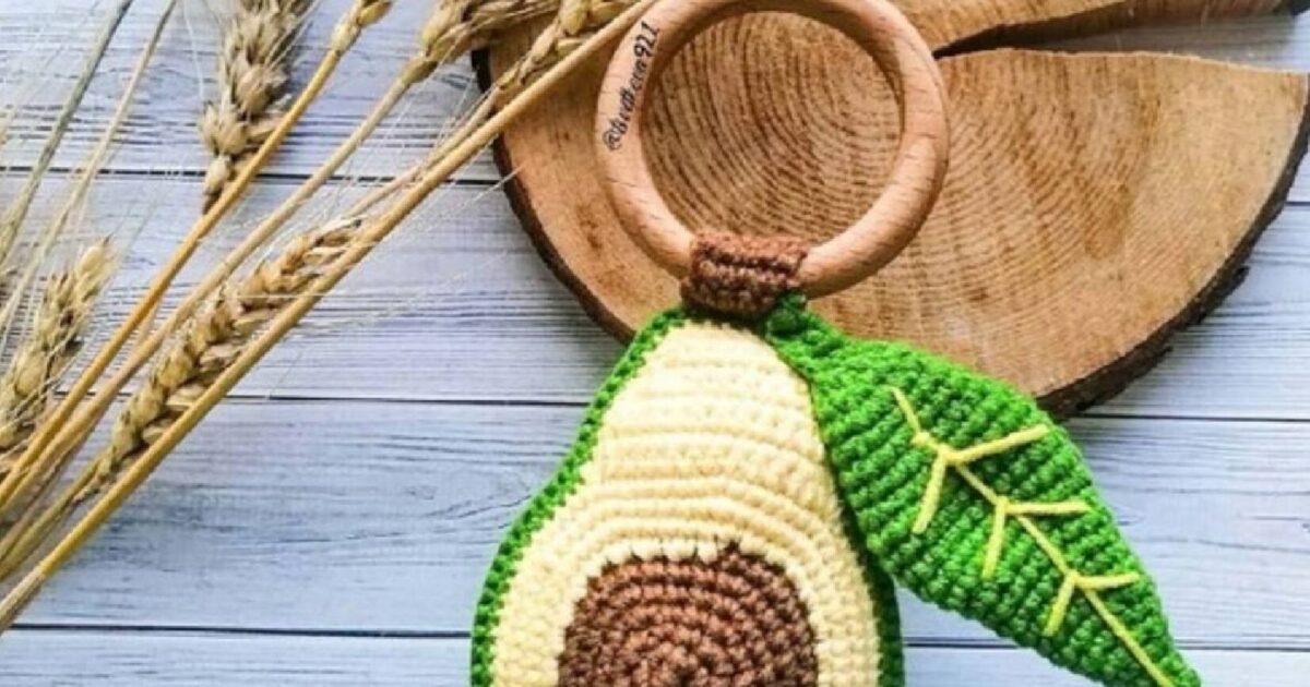 Crochet Adorable Avocado Amigurumi: Free Pattern!